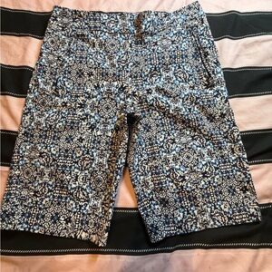 IZOD GolfWomen’s Printed Performance Shorts - Blue/Black/White